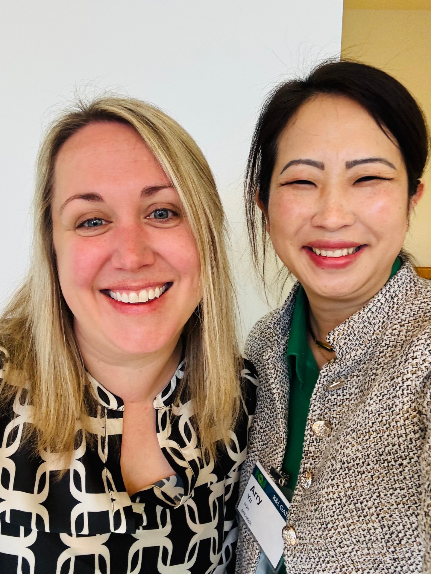 Two attendees smiling together during Northwest Quantum Day.